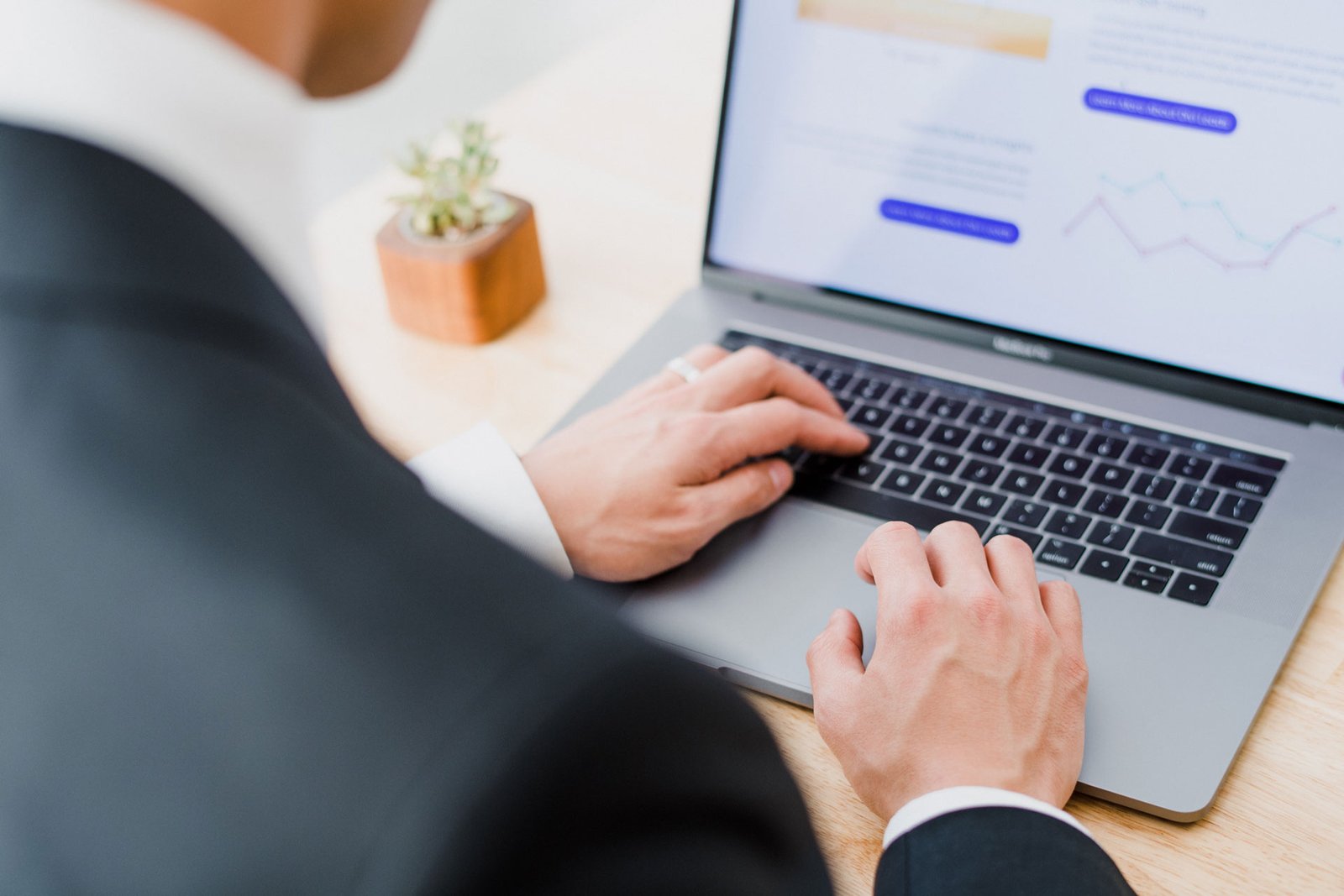 financial-advisor-39